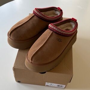 UGG Tazz II Slip-On Slippers in Chestnut